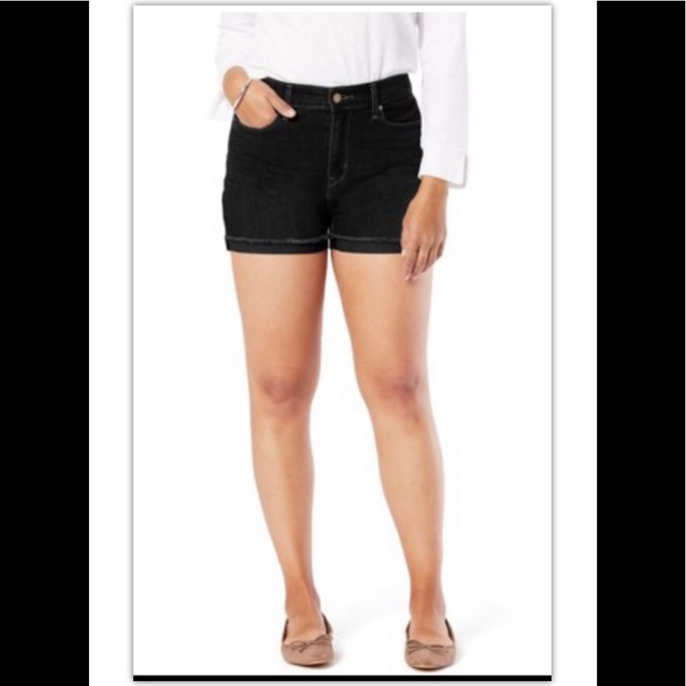 BNWT Signature Levi Black Hight Rise Jean Shorts 14/W32